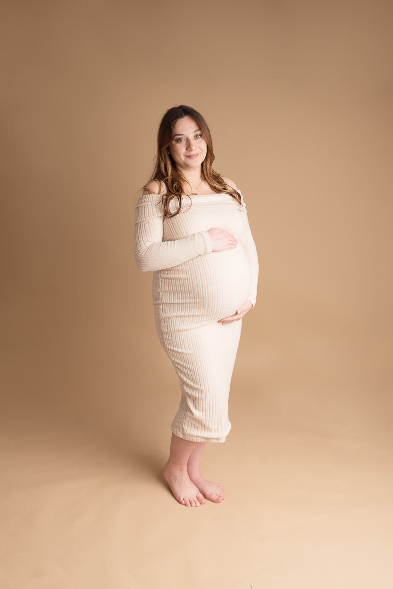 Portrait de grossesse artistique par Nanie Vaysse photographe, studio 77 proche milly-la-forêt
